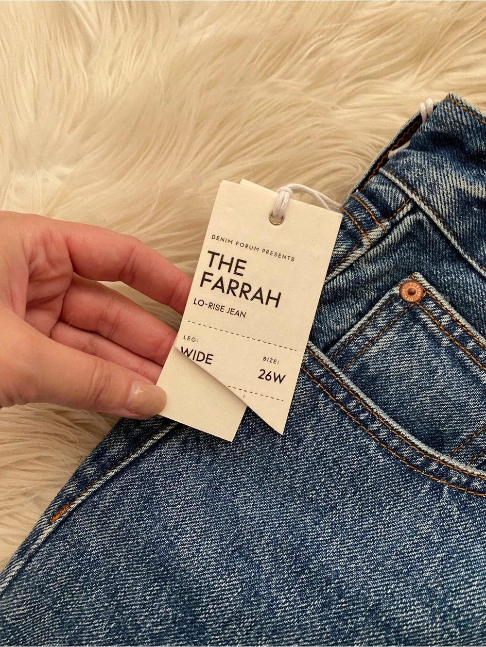 Aritzia Denim Forum The Farrah Lo-Rise Wide Jean 5 Yrs Kiss N Tell Bleu 26